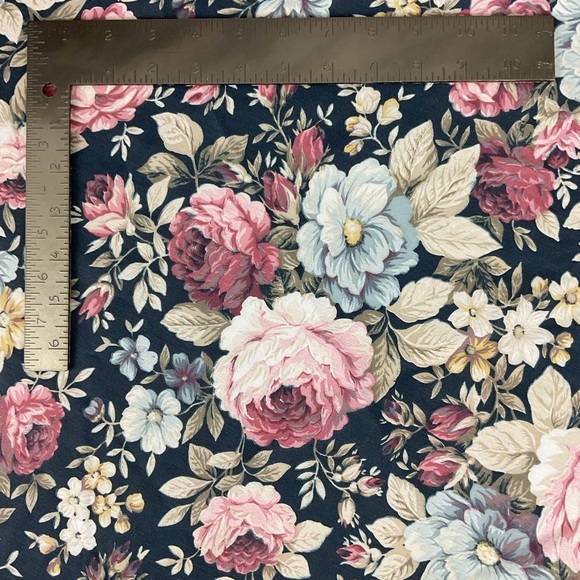 Vintage garden floral peony print cotton blend round fabric table cloth - Picture 3 of 5